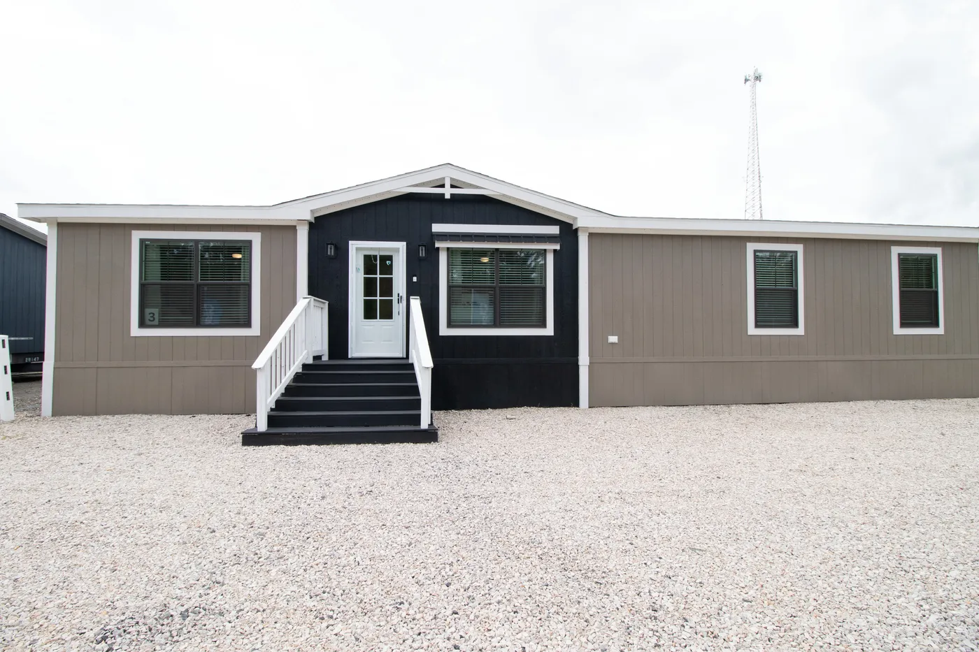 The FARM 3 FLEX Exterior. This Manufactured Mobile Home features 3 bedrooms and 2 baths.
