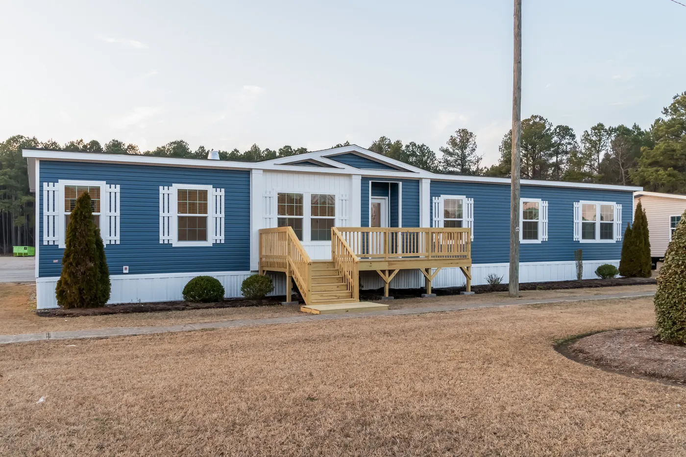 The 1717 BELLA VISTA HUD Exterior. This Manufactured Mobile Home features 4 bedrooms and 2 baths.