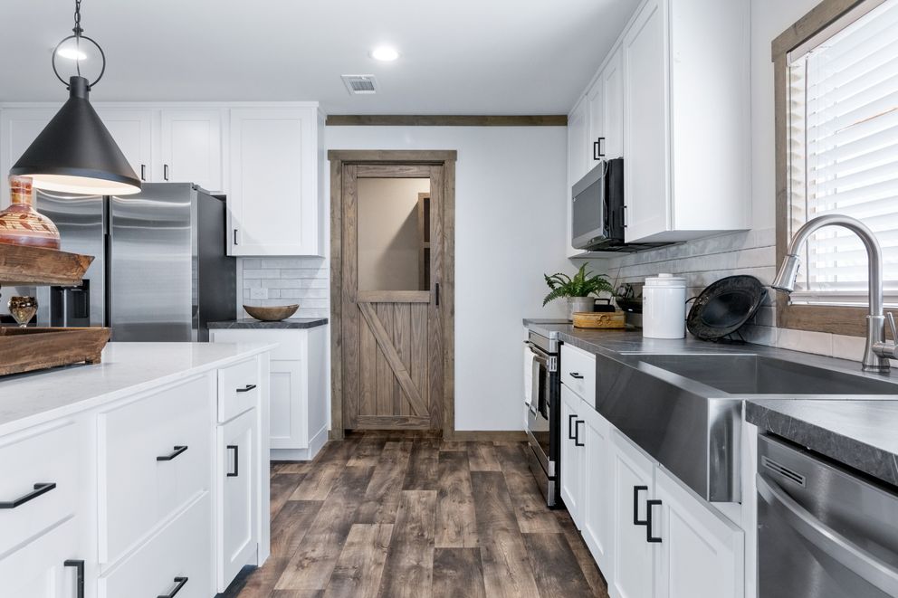 The FARM 3 FLEX ELITE DEN Exterior. This Manufactured Mobile Home features 3 bedrooms and 2 baths.