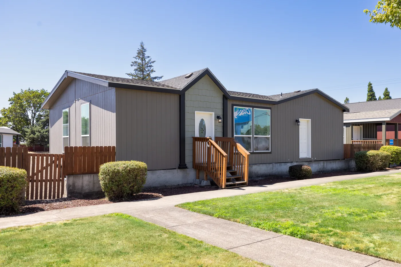 The TH482F                 CLAYTON Exterior. This Manufactured Mobile Home features 2 bedrooms and 2 baths.