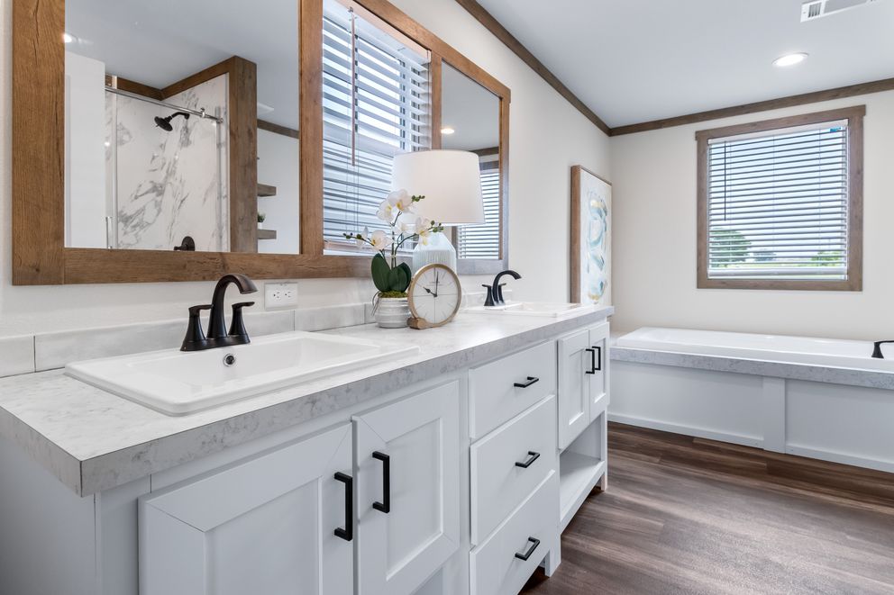 The EVERETT ELITE Exterior. This Manufactured Mobile Home features 4 bedrooms and 3 baths.