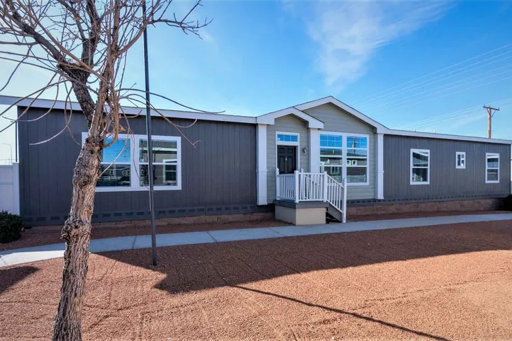 The K2776A Exterior. This Manufactured Mobile Home features 4 bedrooms and 2 baths.