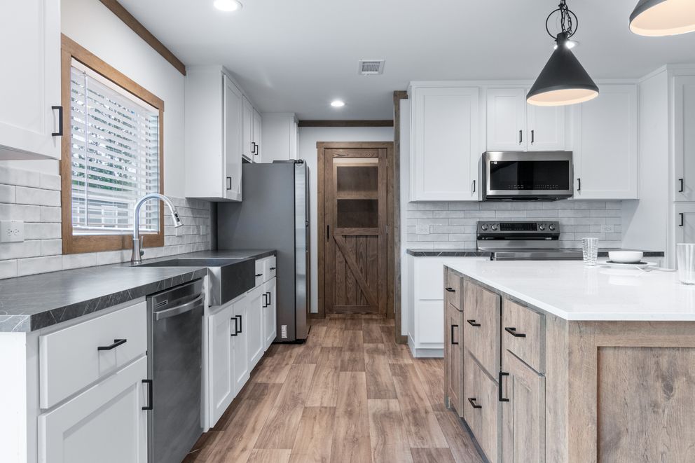 The EMILIE ELITE Exterior. This Manufactured Mobile Home features 3 bedrooms and 2 baths.
