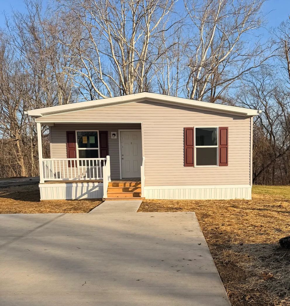 The JADE Exterior. This Manufactured Mobile Home features 2 bedrooms and 1 bath.