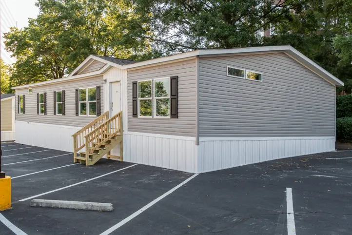 The LOCKLEAR Exterior. This Manufactured Mobile Home features 4 bedrooms and 2 baths.