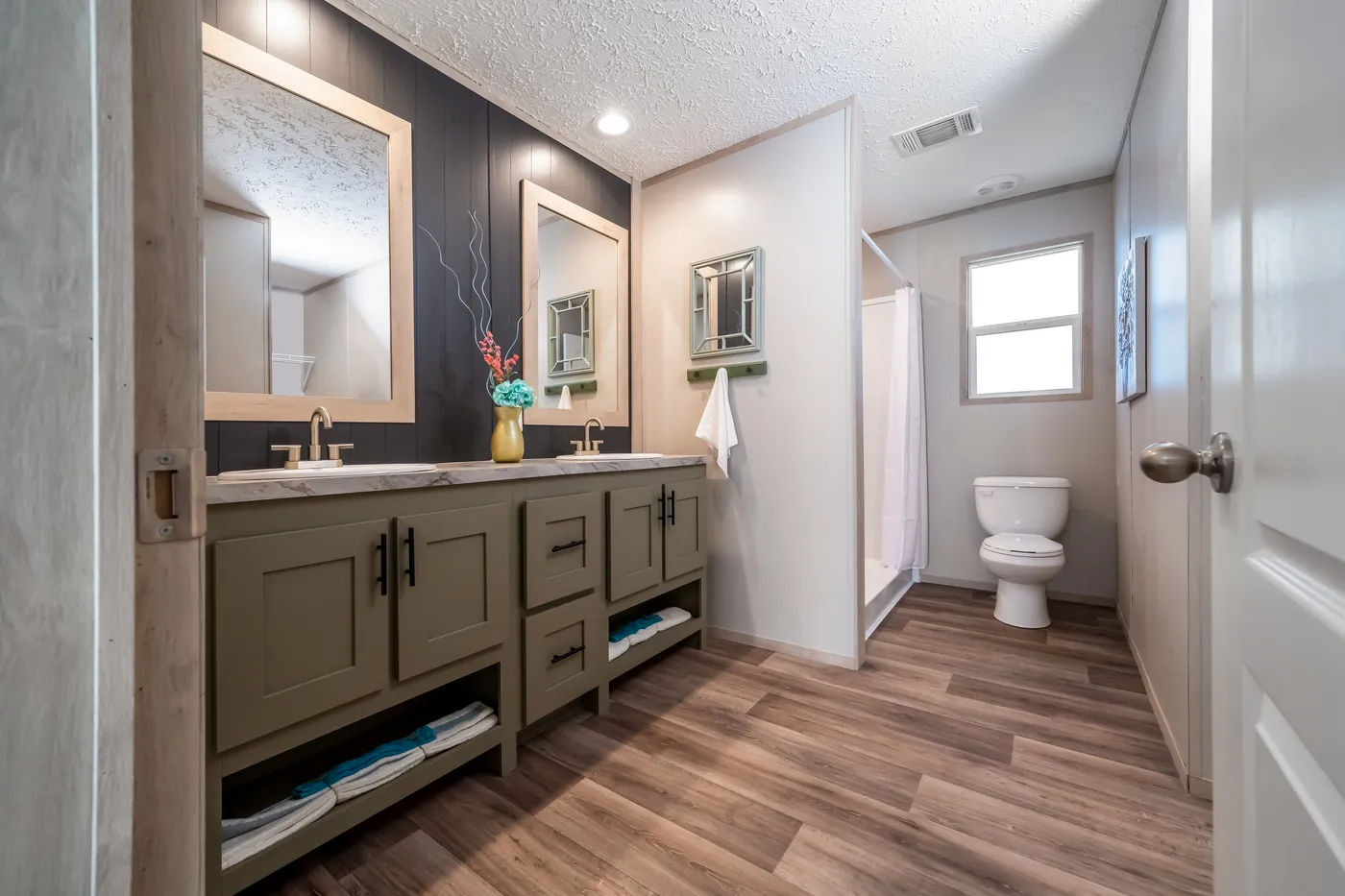 The DESOTO 4828-1148 Exterior. This Manufactured Mobile Home features 3 bedrooms and 2 baths.