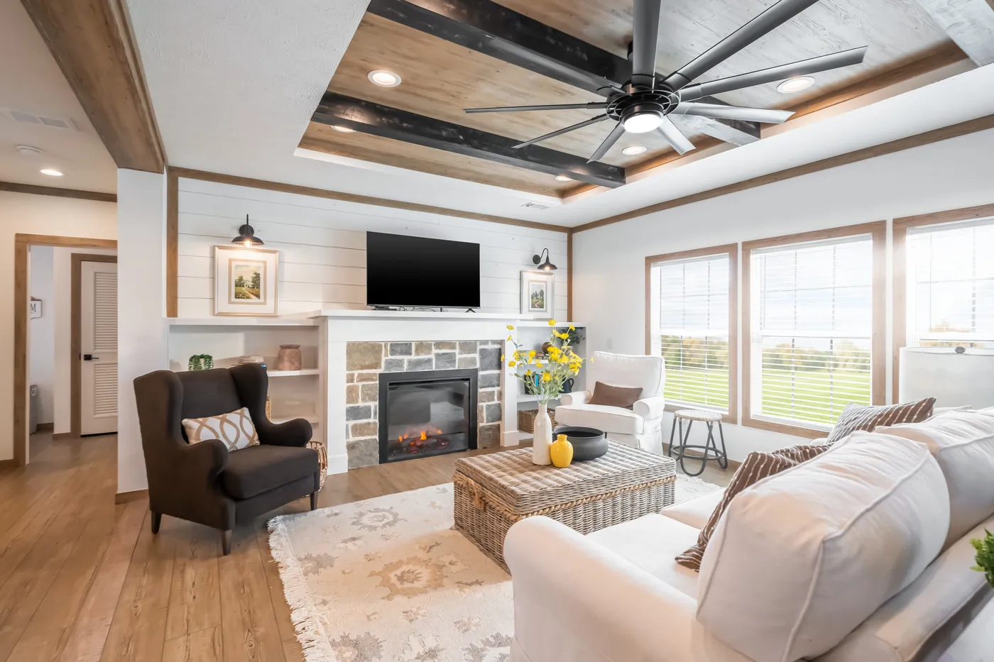 The THE REED Exterior. This Manufactured Mobile Home features 3 bedrooms and 2 baths.
