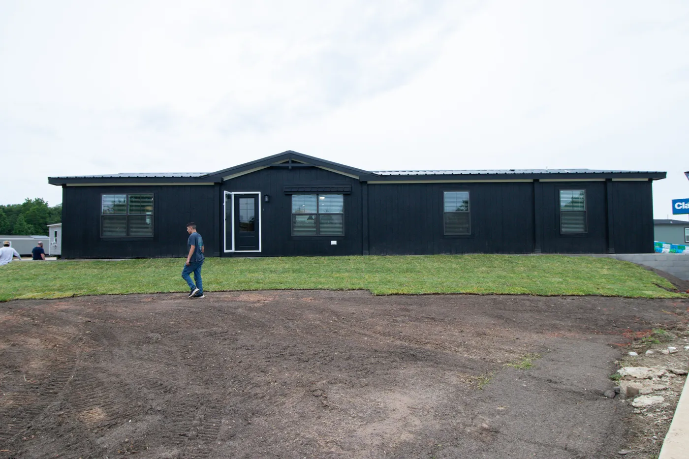 The EVERETT ELITE Exterior. This Manufactured Mobile Home features 4 bedrooms and 3 baths.