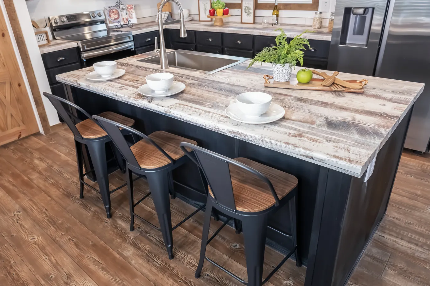 The THE HALSEY Exterior. This Manufactured Mobile Home features 3 bedrooms and 2 baths.