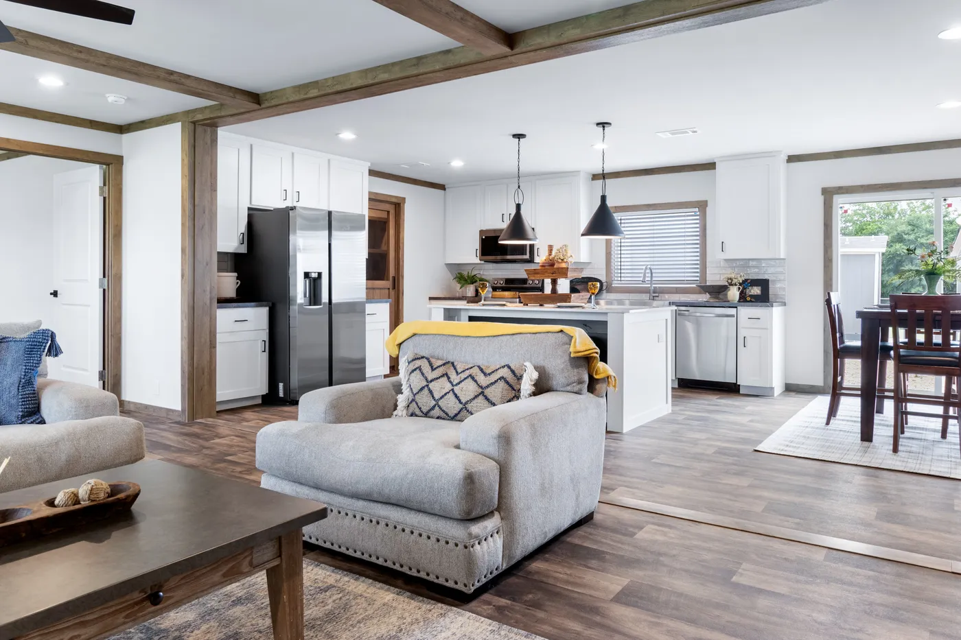 The FARM 3 FLEX ELITE DEN Exterior. This Manufactured Mobile Home features 3 bedrooms and 2 baths.