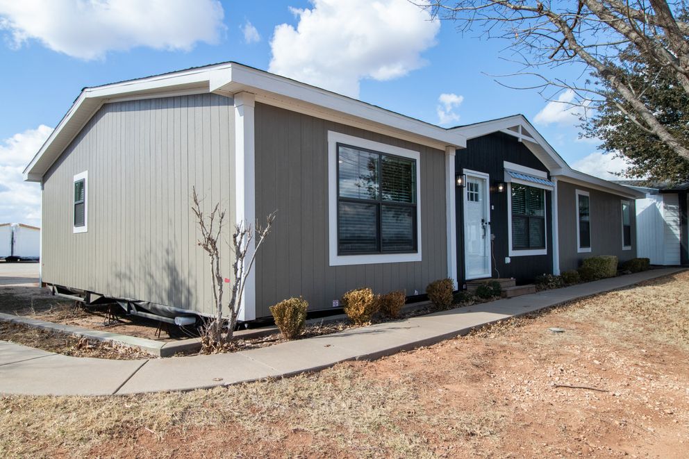The ISABELLA ELITE Exterior. This Manufactured Mobile Home features 3 bedrooms and 2 baths.