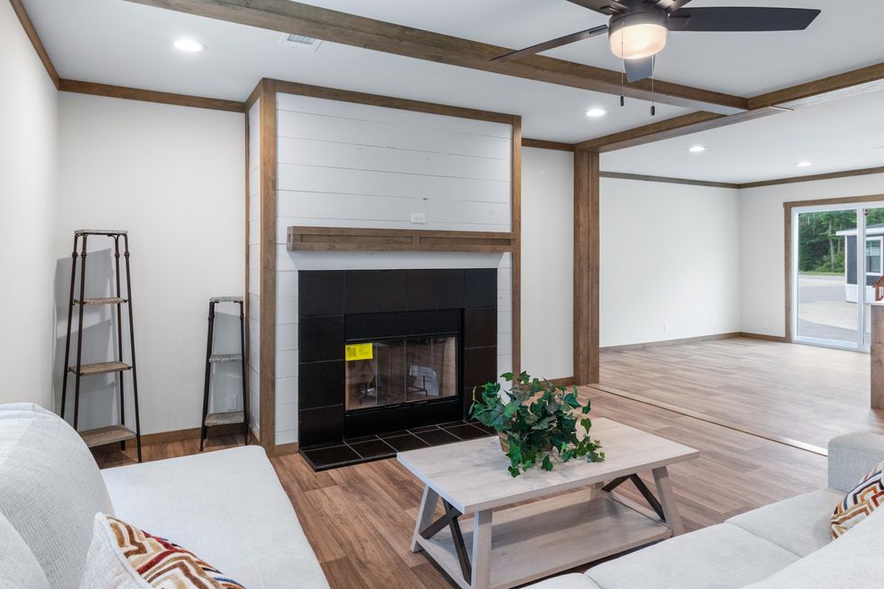 The EMILIE ELITE Exterior. This Manufactured Mobile Home features 3 bedrooms and 2 baths.