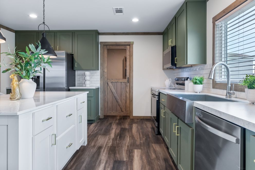 The EVERETT ELITE Exterior. This Manufactured Mobile Home features 4 bedrooms and 3 baths.