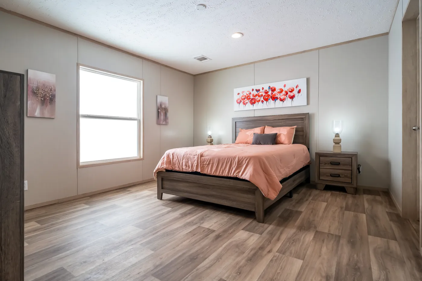The DESOTO 4828-1148 Exterior. This Manufactured Mobile Home features 3 bedrooms and 2 baths.