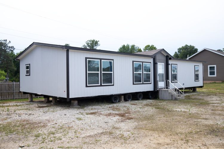 The THE ANNIVERSARY 2.1 Exterior. This Manufactured Mobile Home features 3 bedrooms and 2 baths.