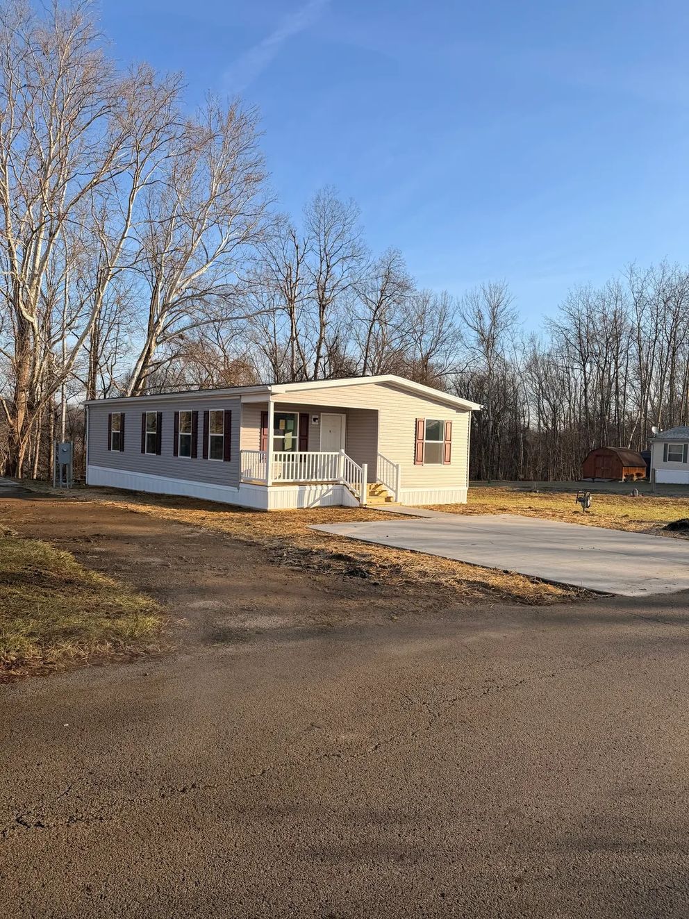 The JADE Exterior. This Manufactured Mobile Home features 2 bedrooms and 1 bath.