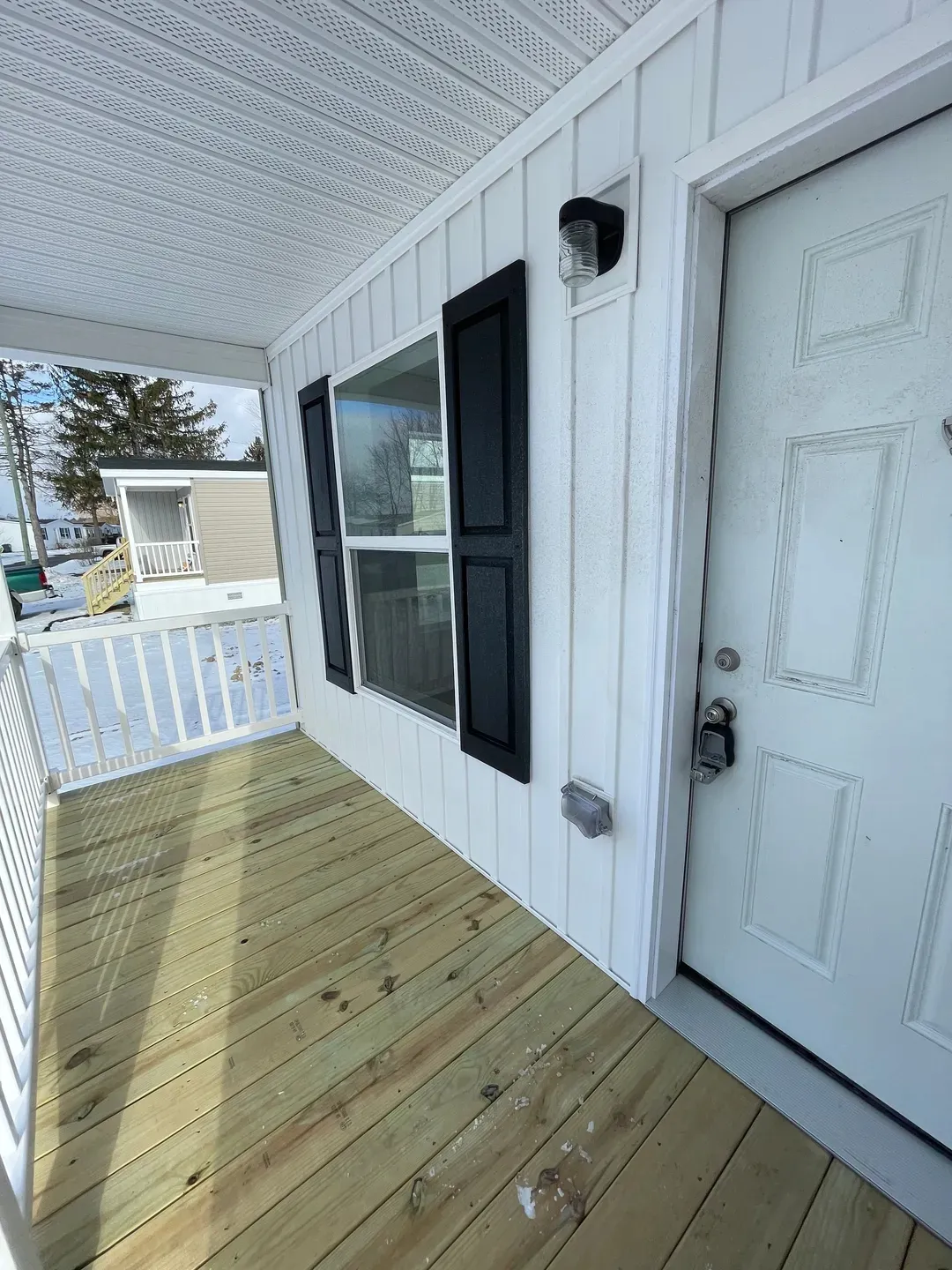 The JADE 48 Exterior. This Manufactured Mobile Home features 3 bedrooms and 2 baths.