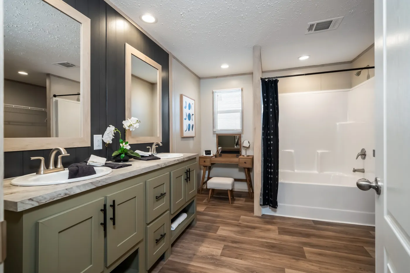 The RAINIER Exterior. This Manufactured Mobile Home features 4 bedrooms and 3 baths.