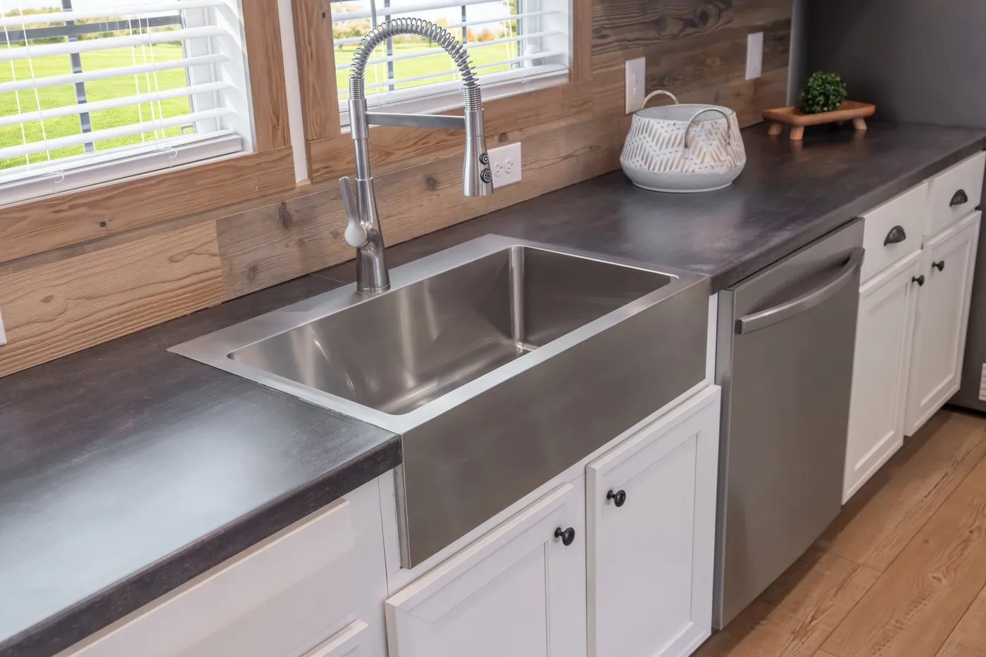 The THE REED Exterior. This Manufactured Mobile Home features 3 bedrooms and 2 baths.