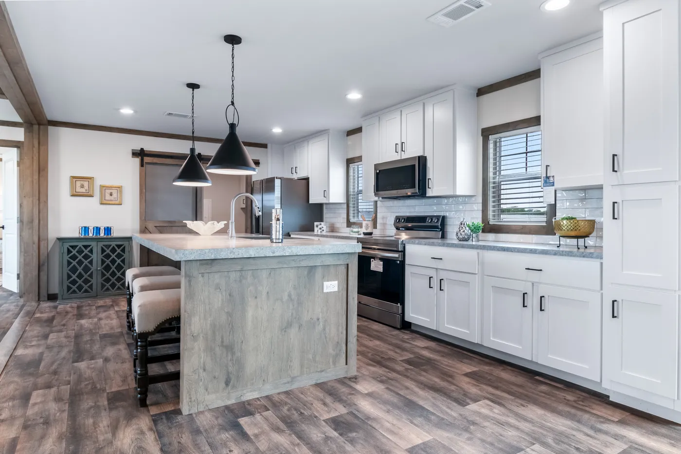 The ISABELLA Exterior. This Manufactured Mobile Home features 3 bedrooms and 2 baths.
