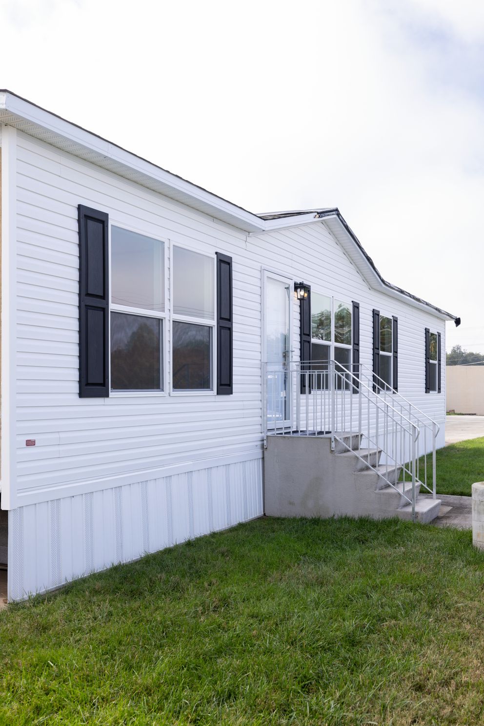 The PLATINUM ANNIVERSARY Exterior. This Manufactured Mobile Home features 3 bedrooms and 2 baths.