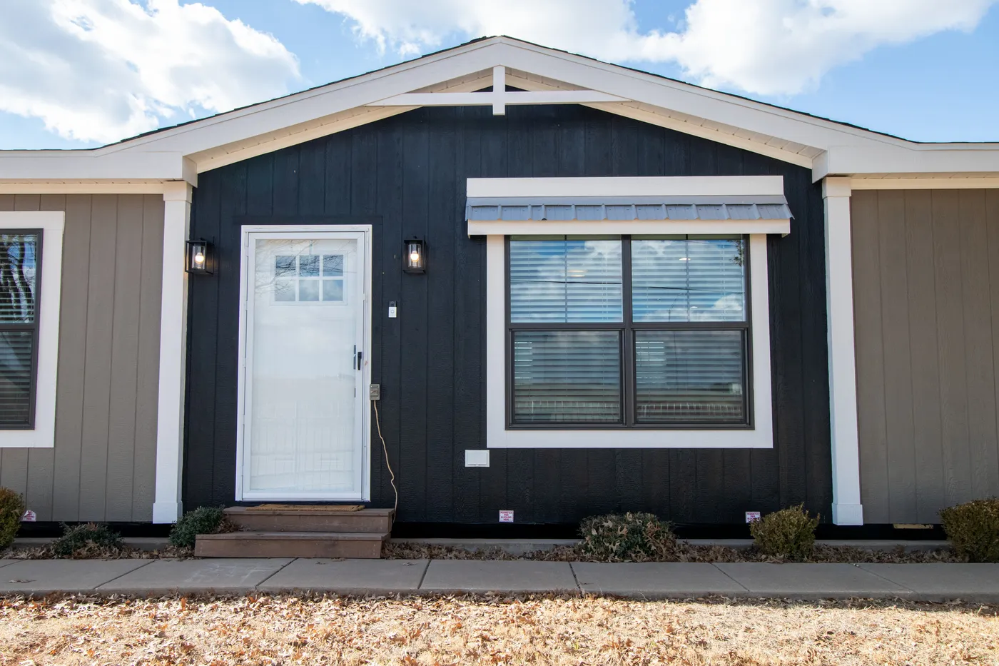 The ISABELLA ELITE Exterior. This Manufactured Mobile Home features 3 bedrooms and 2 baths.