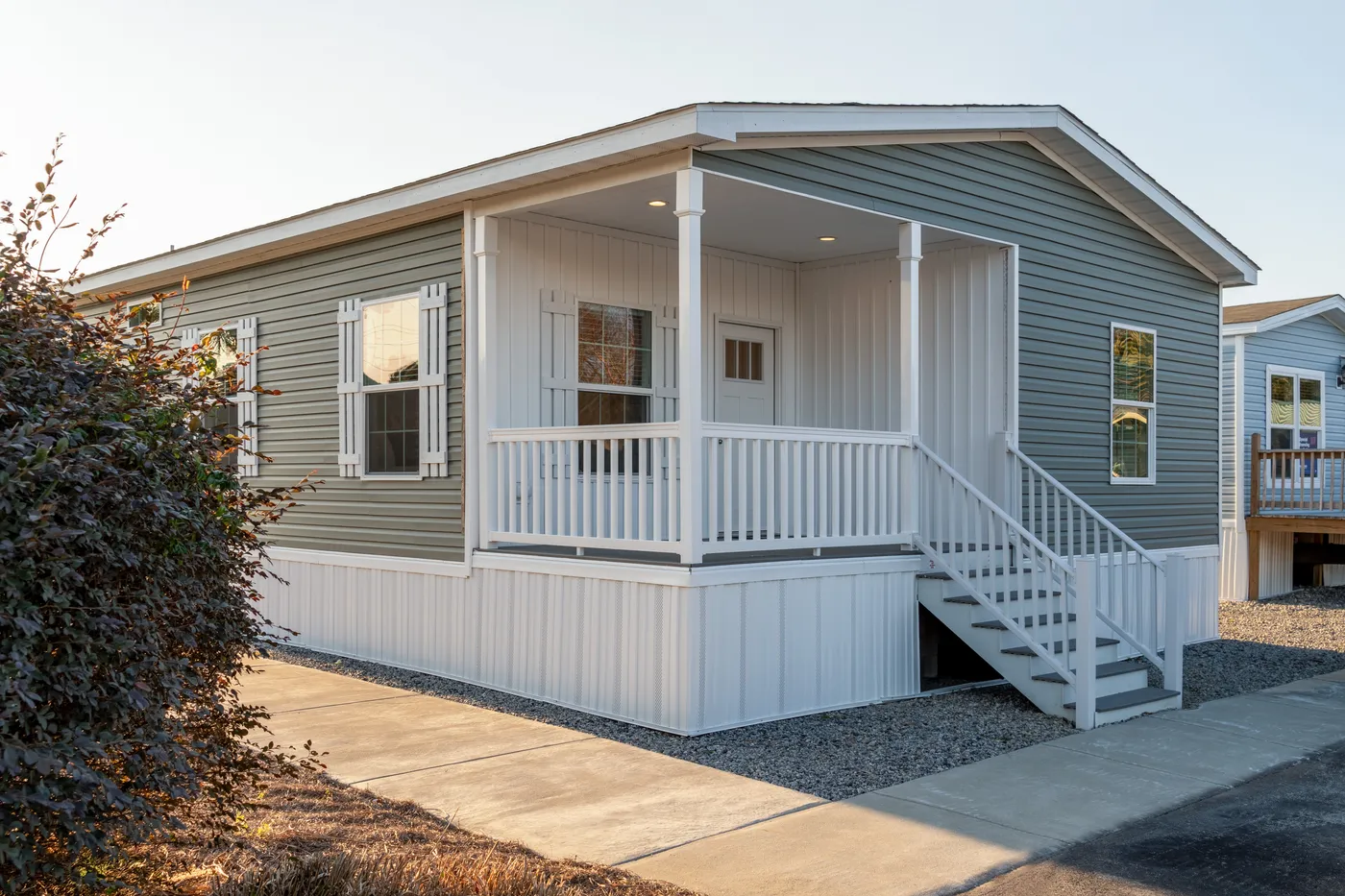 The 2889 THE COTTAGE HUD Exterior. This Manufactured Mobile Home features 3 bedrooms and 2 baths.