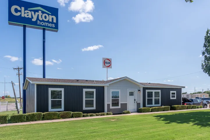 The BREEZE FARMHOUSE Exterior. This Manufactured Mobile Home features 3 bedrooms and 2 baths.