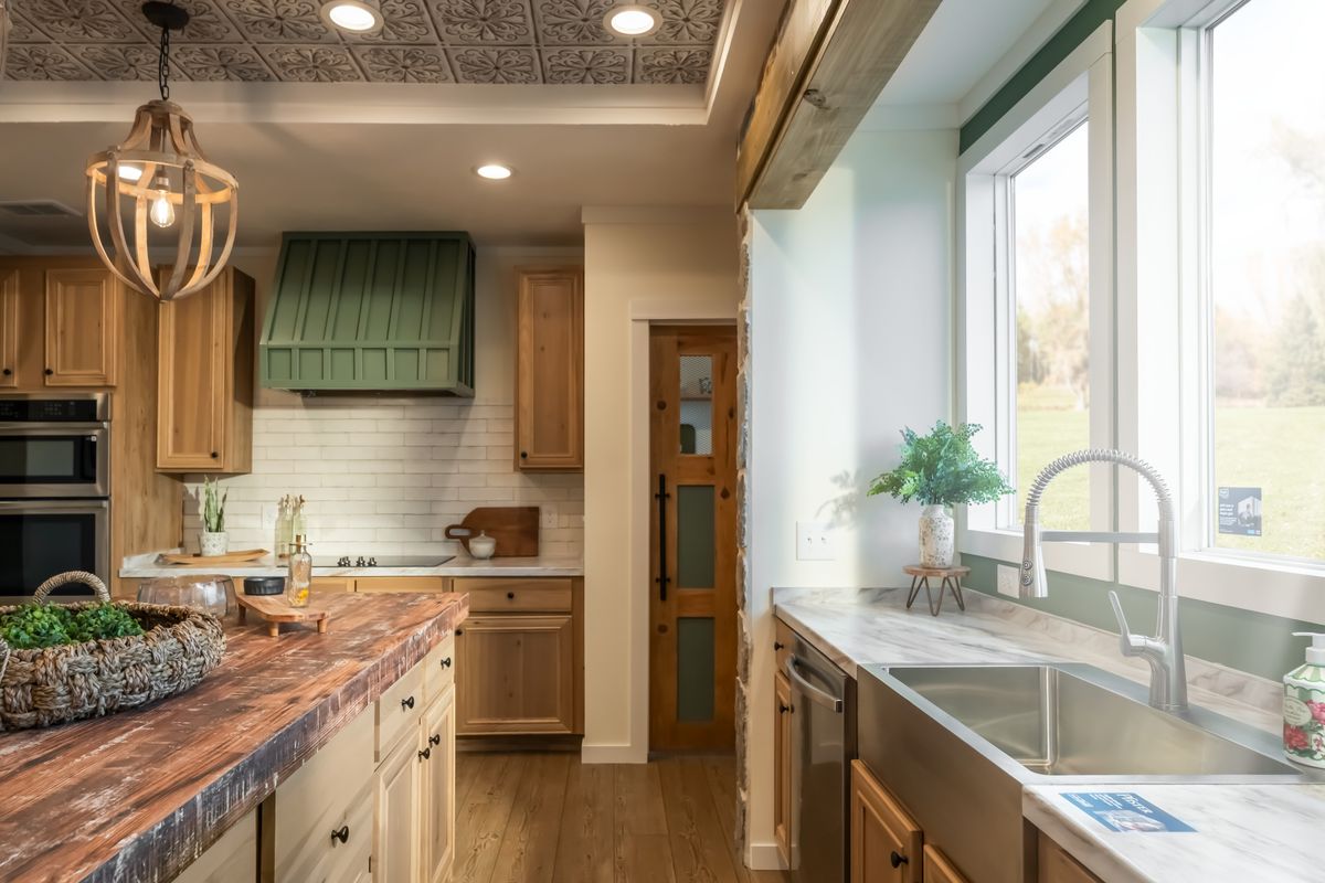 The THE ROCKING CHAIR Exterior. This Manufactured Mobile Home features 3 bedrooms and 2 baths.