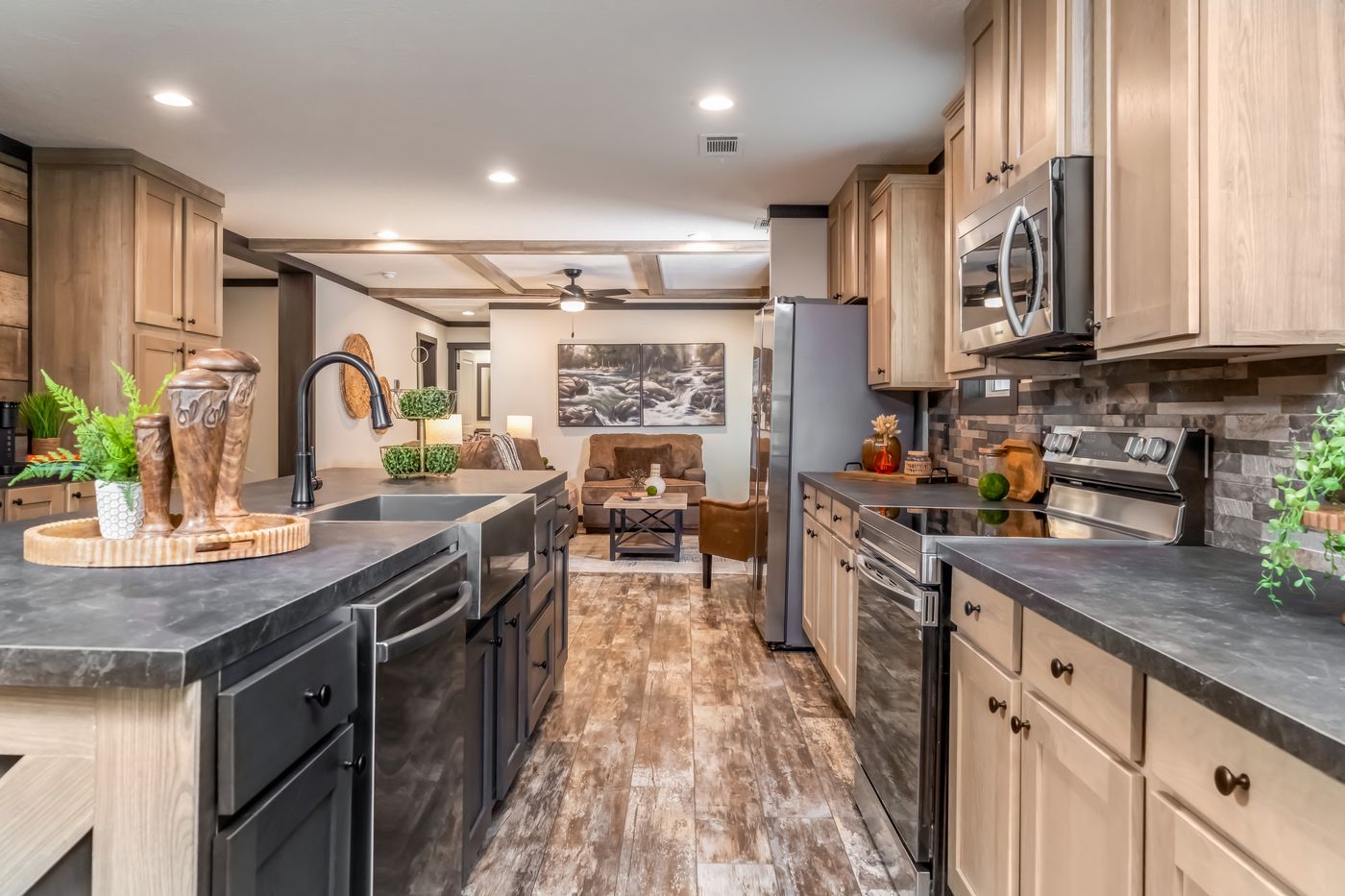 The BOUJEE LUX Exterior. This Manufactured Mobile Home features 4 bedrooms and 3 baths.