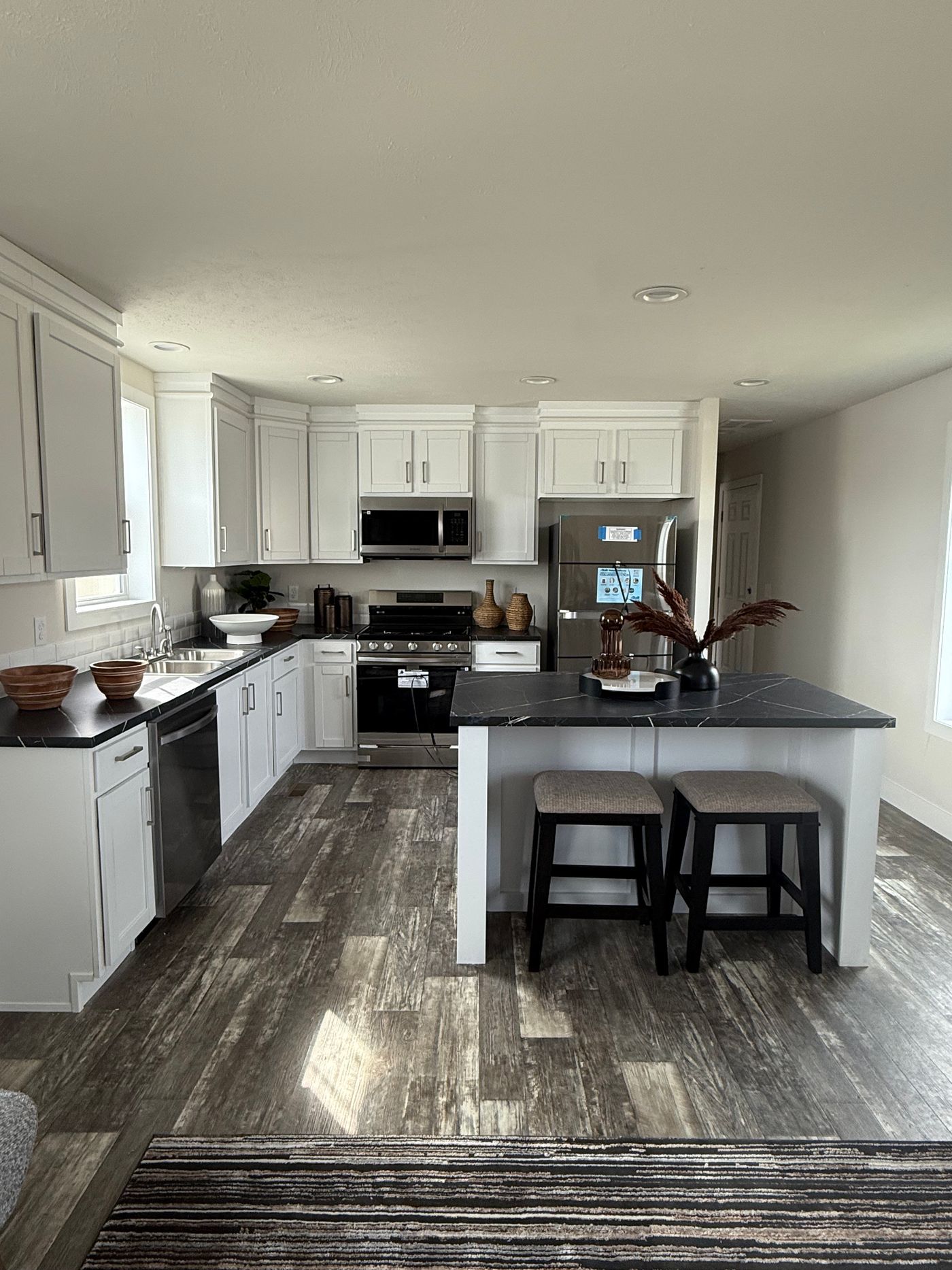 The 6016-SW019 SUNRISE SW Exterior. This Manufactured Mobile Home features 2 bedrooms and 2 baths.