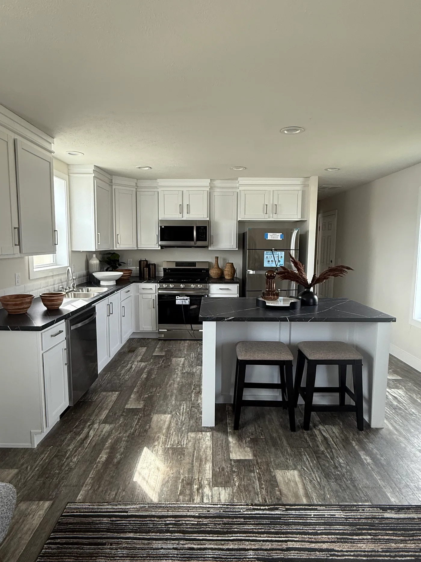 The 6016-SW019 SUNRISE SW Exterior. This Manufactured Mobile Home features 2 bedrooms and 2 baths.