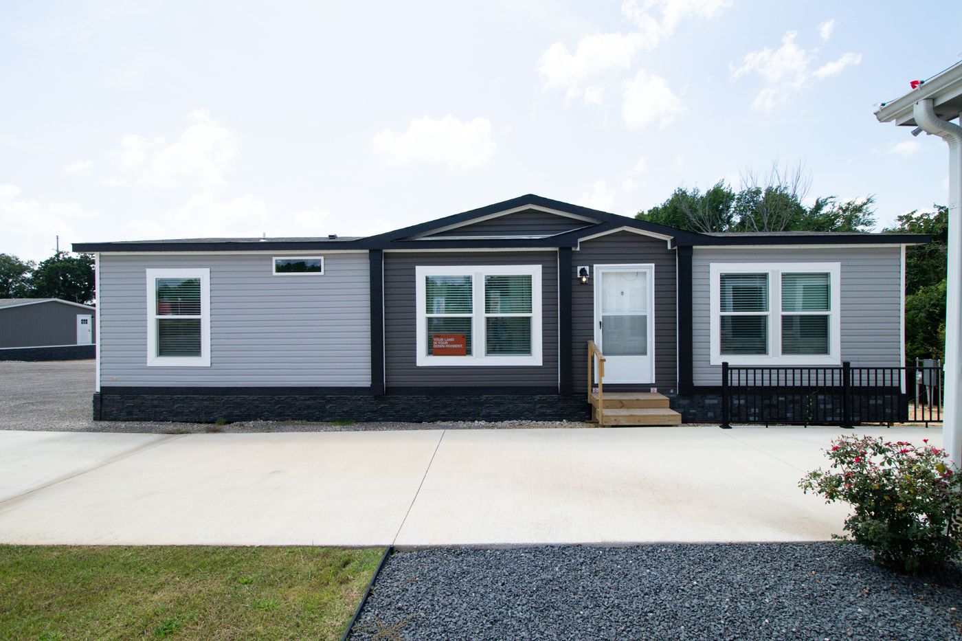 The THE REAL DEAL Exterior. This Manufactured Mobile Home features 3 bedrooms and 2 baths.