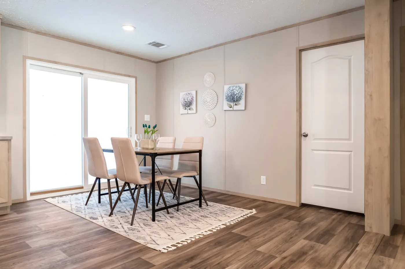 The DESOTO 4828-1148 Exterior. This Manufactured Mobile Home features 3 bedrooms and 2 baths.