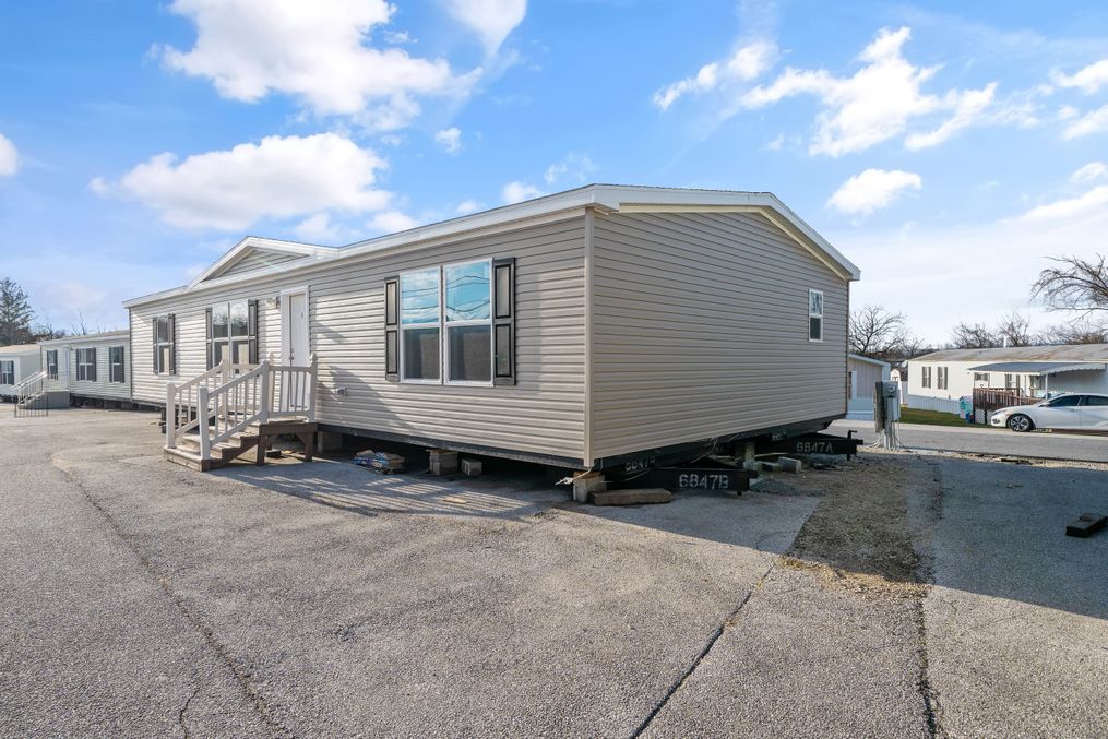 The LEHIGH 5628-1965 Exterior. This Manufactured Mobile Home features 3 bedrooms and 2 baths.