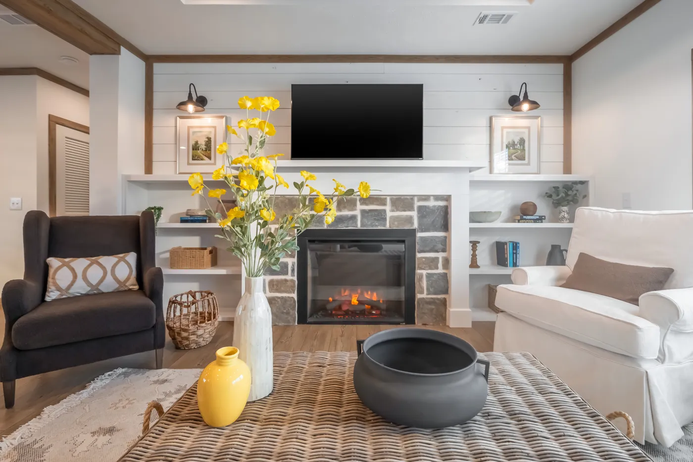 The THE REED Exterior. This Manufactured Mobile Home features 3 bedrooms and 2 baths.