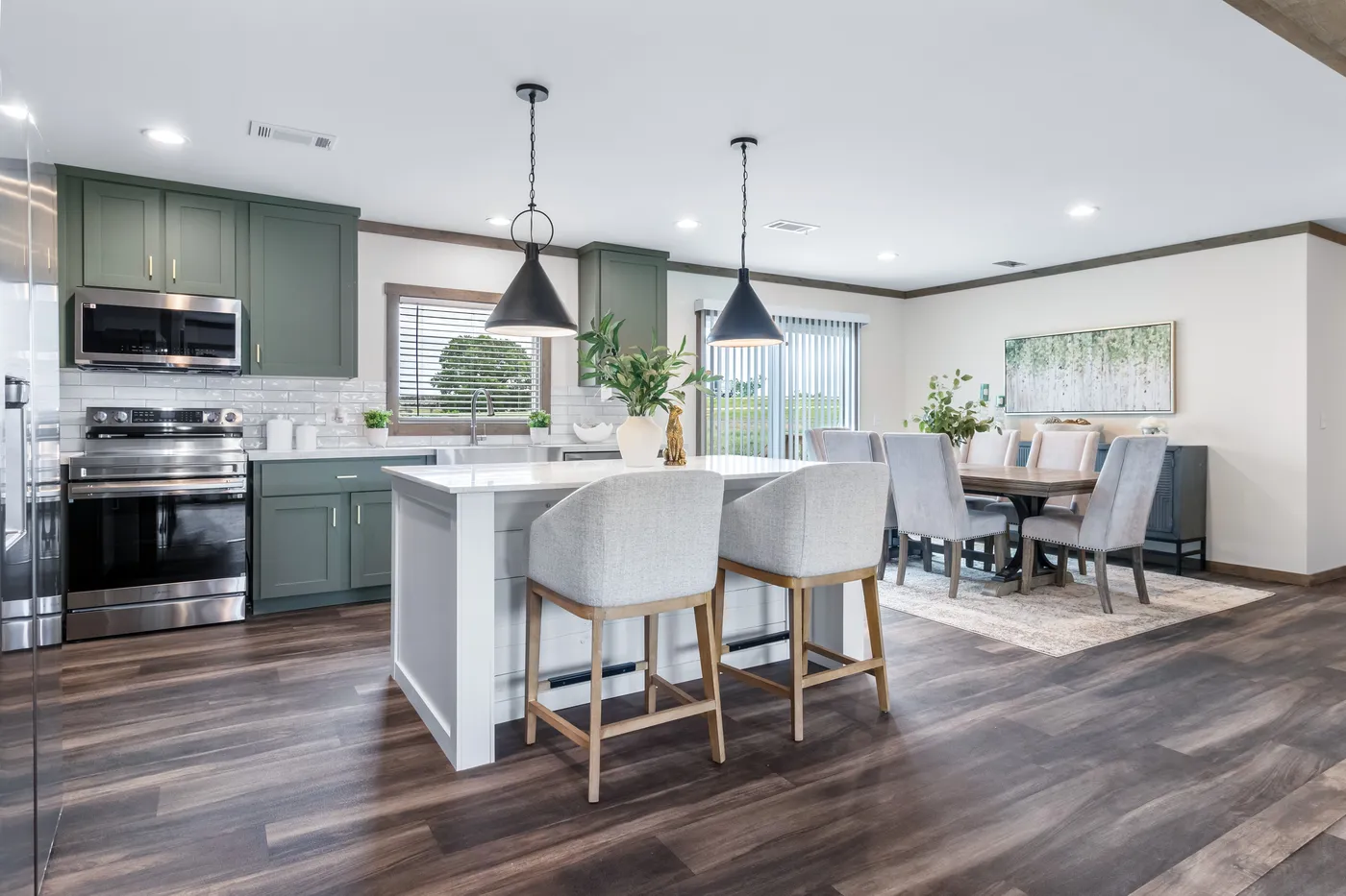 The EVERETT ELITE Exterior. This Manufactured Mobile Home features 4 bedrooms and 3 baths.