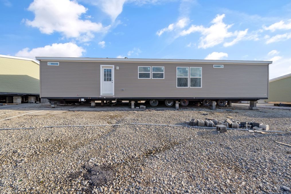 The LEHIGH 5628-1965 Exterior. This Manufactured Mobile Home features 3 bedrooms and 2 baths.