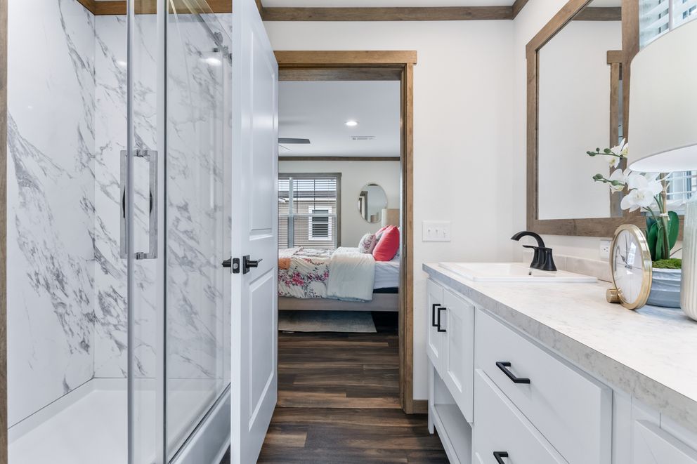 The EVERETT ELITE Exterior. This Manufactured Mobile Home features 4 bedrooms and 3 baths.