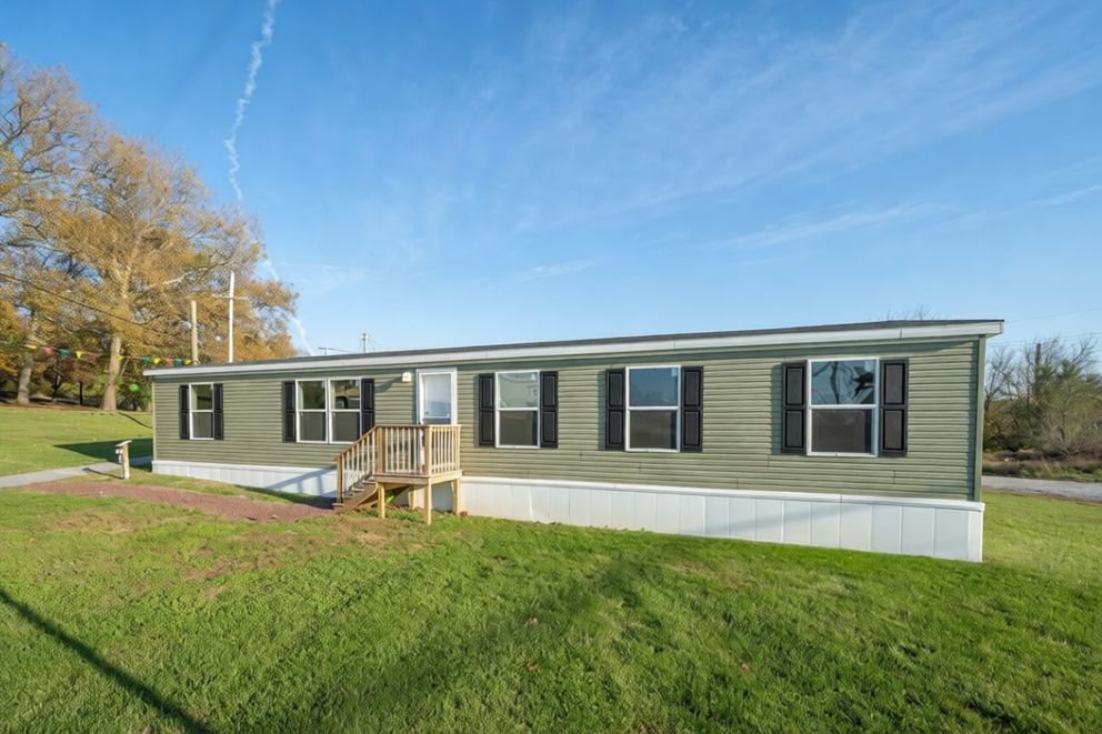 The GARNET Exterior. This Manufactured Mobile Home features 3 bedrooms and 2 baths.