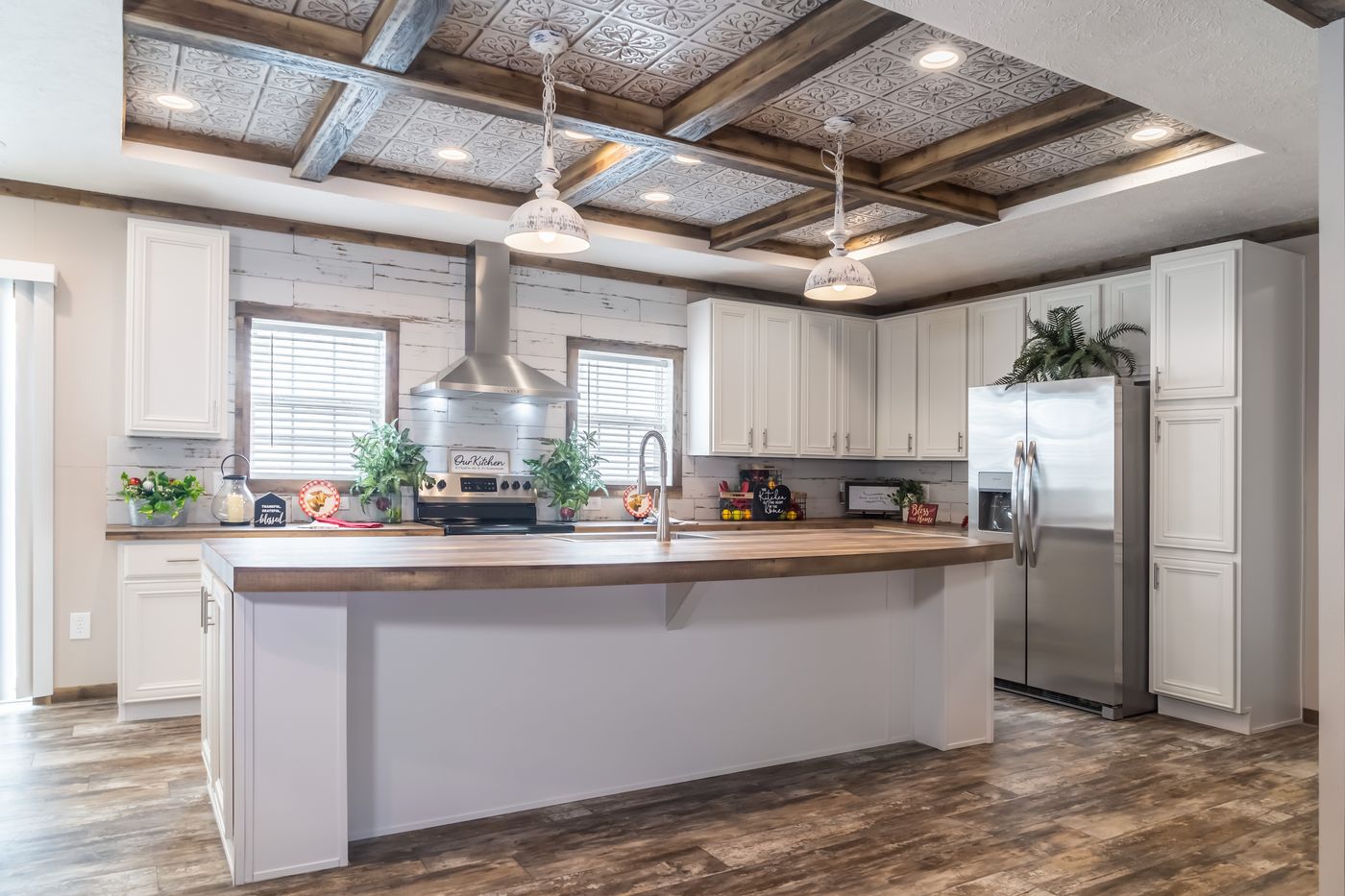 The THE TYRA II Exterior. This Manufactured Mobile Home features 4 bedrooms and 2 baths.