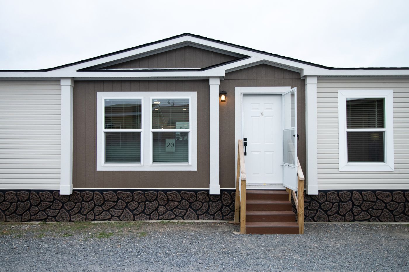 The THE CHOICE Exterior. This Manufactured Mobile Home features 4 bedrooms and 2 baths.