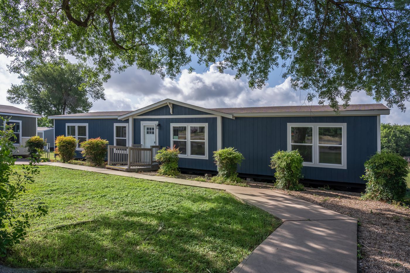 The BLUEBONNET BREEZE Exterior. This Manufactured Mobile Home features 3 bedrooms and 2 baths.