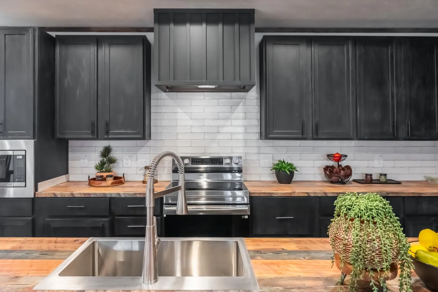 The THE MAGNOLIA Exterior. This Manufactured Mobile Home features 4 bedrooms and 3 baths.