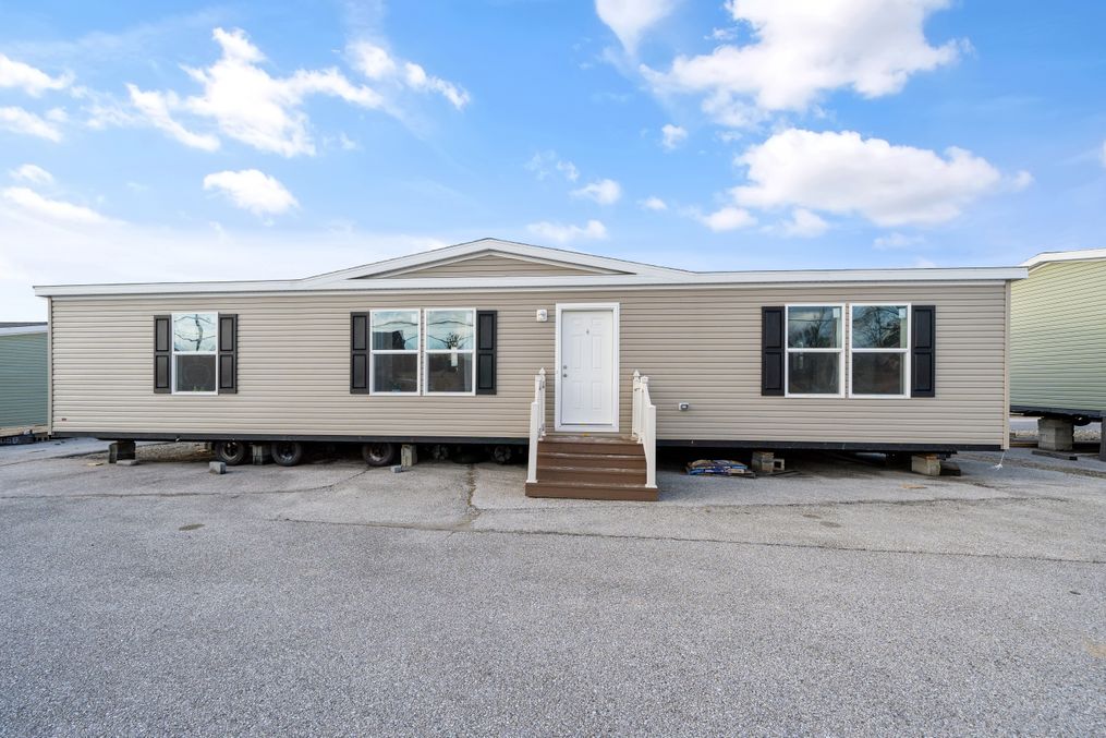 The LEHIGH 5628-1965 Exterior. This Manufactured Mobile Home features 3 bedrooms and 2 baths.