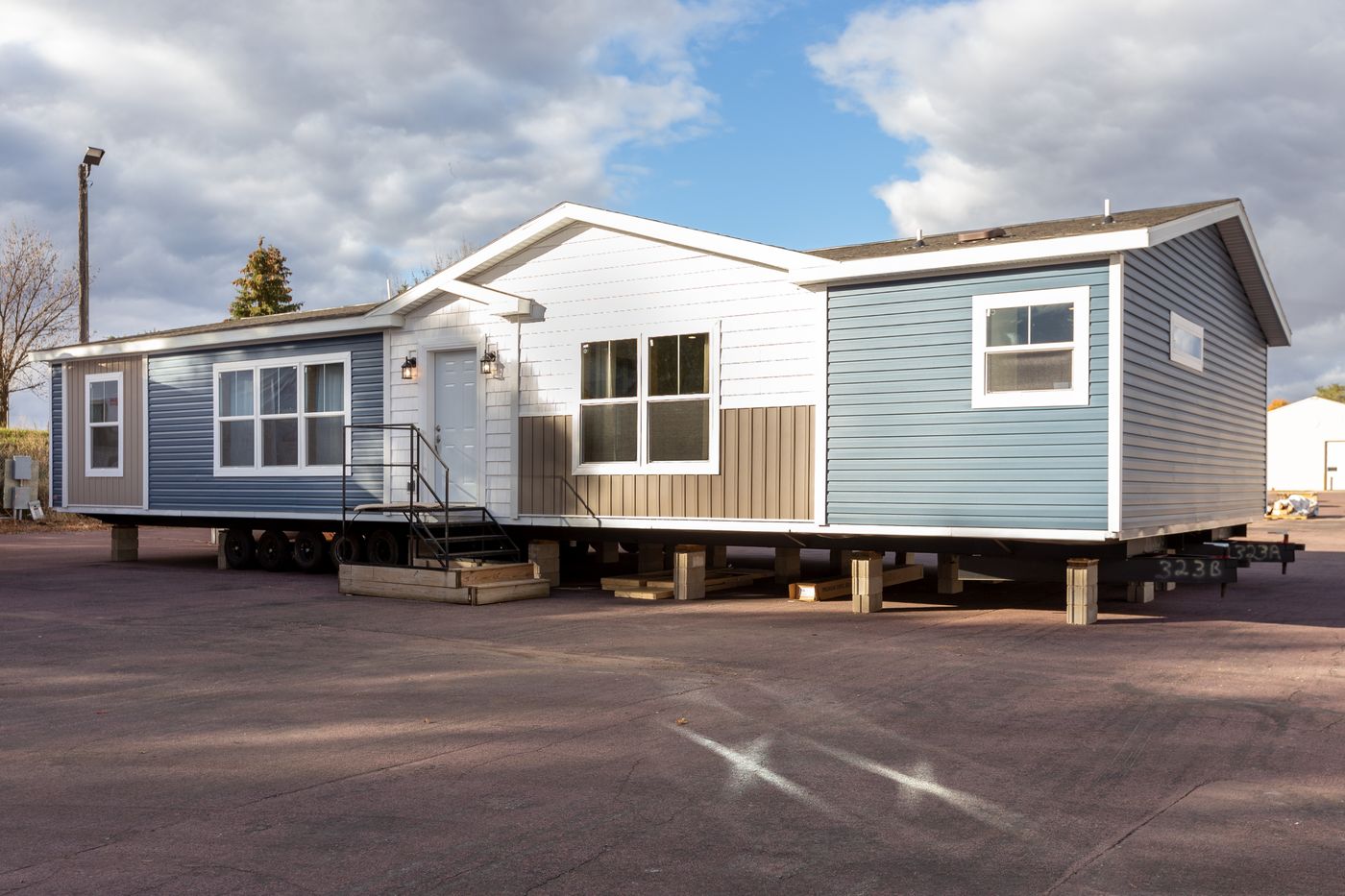 The THE ANTHONY Exterior. This Manufactured Mobile Home features 2 bedrooms and 2 baths.