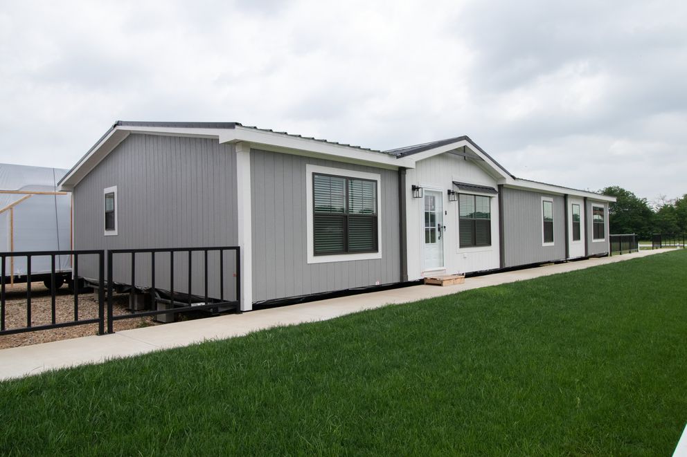 The FARM 3 FLEX ELITE DEN Exterior. This Manufactured Mobile Home features 3 bedrooms and 2 baths.