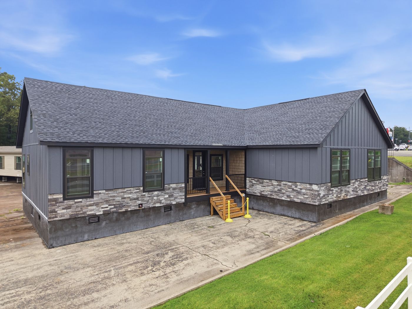 The THE SUMMIT Exterior. This Manufactured Mobile Home features 3 bedrooms and 2 baths.
