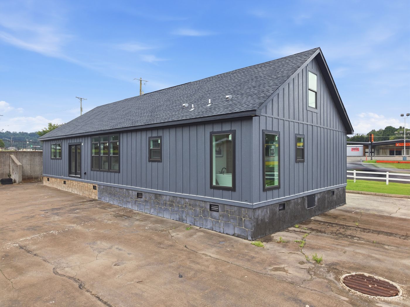 The THE SUMMIT Exterior. This Manufactured Mobile Home features 3 bedrooms and 2 baths.