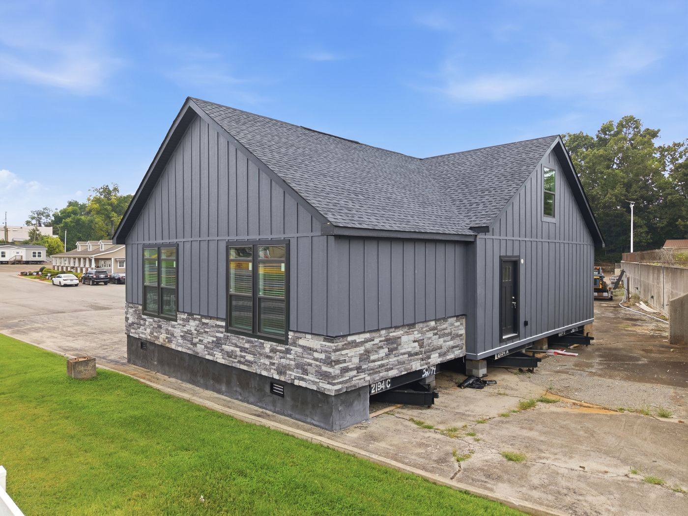 The THE SUMMIT Exterior. This Manufactured Mobile Home features 3 bedrooms and 2 baths.